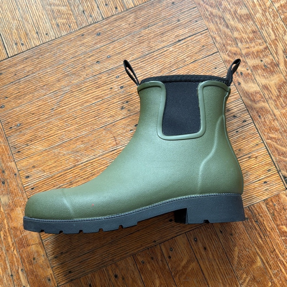 Size 6 Olive rain boots